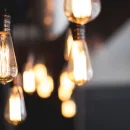 Inteligentne oświetlenie do domu – dlaczego warto w nie zainwestować?